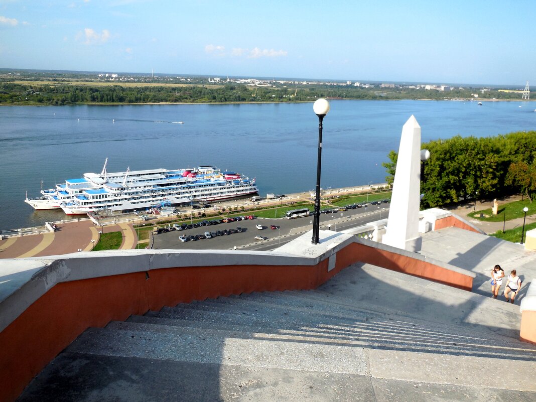 Спуск на нижегородскую набережную с чкаловской лестницы - Надежда 