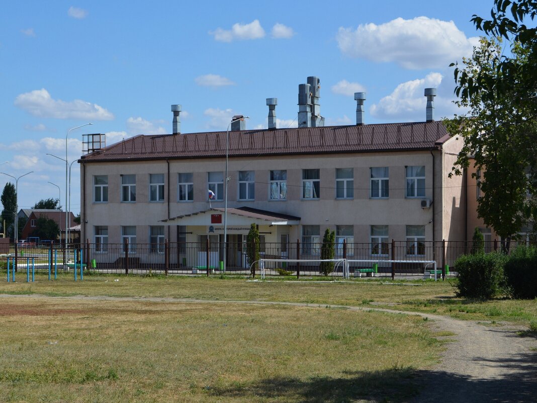 Зверево. Средняя общеобразовательная школа №4 им. Д.В. Бондаренко. - Пётр Чернега Зверево. Средняя общеобразовательная школа №4 им. Д.В. Бондаренко. - Пётр Чернега