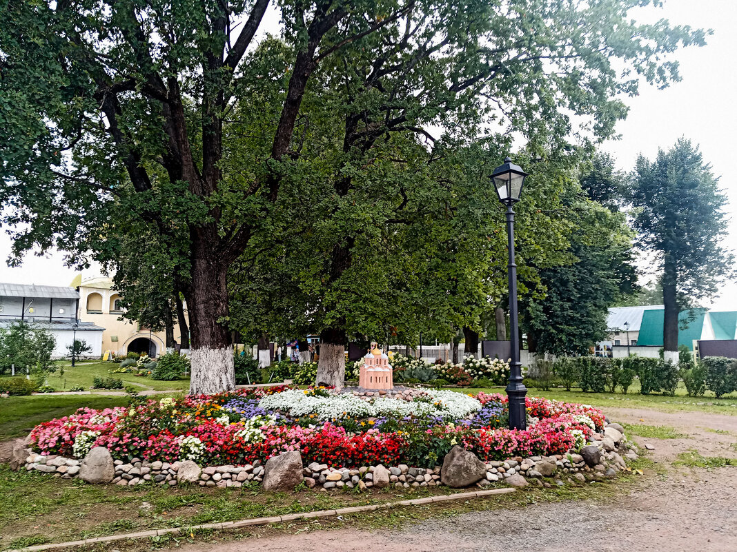 монастырский двор - Сергей Кочнев