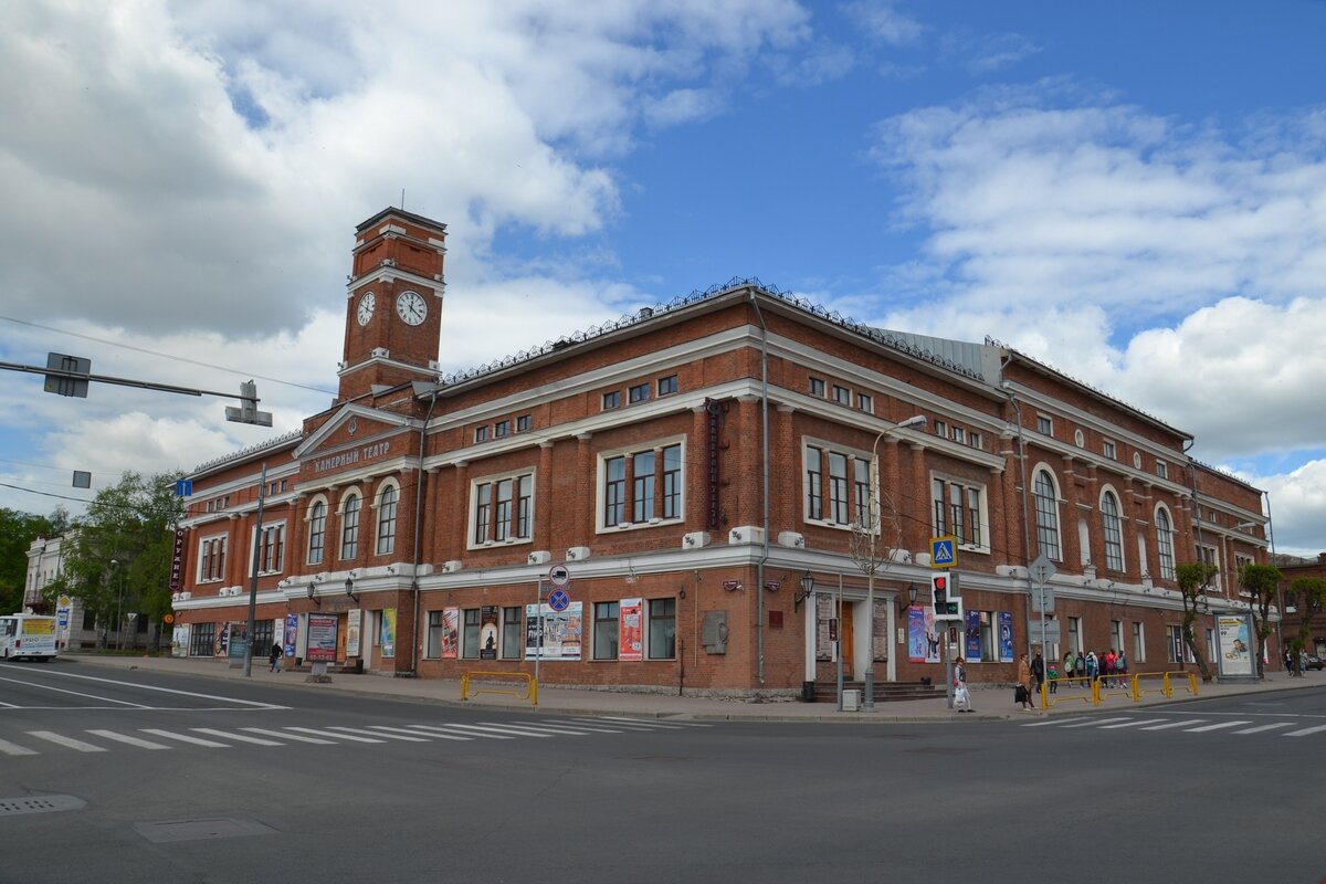 Пр. Воскресенский (Советский), камерный театр. - Виктор Осипчук