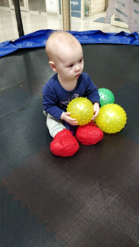 Мячик и девочка. - Андрей Хлопонин Мячик и девочка. - Андрей Хлопонин