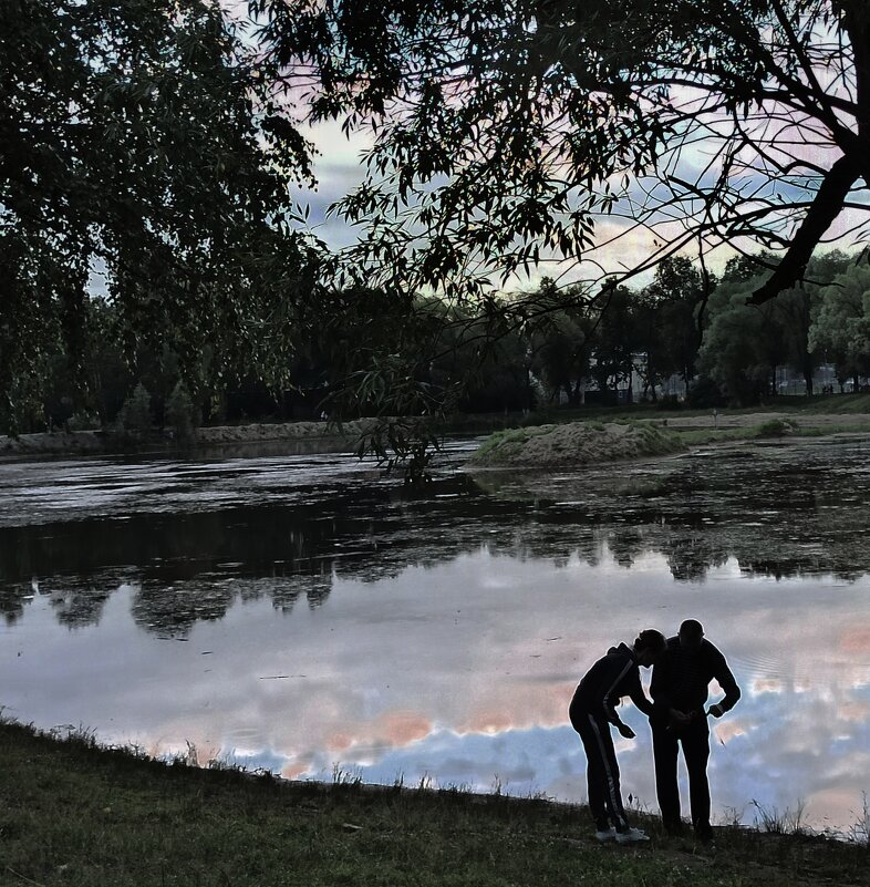 Теплый вечер у тихой воды... - veilins veilins