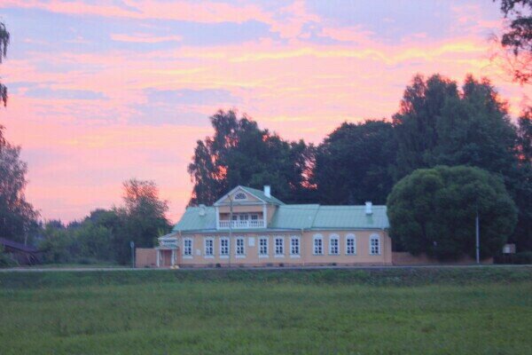 Пусть в твои окна смотрит беспечный Розовый вечер. - Сергей Кочнев