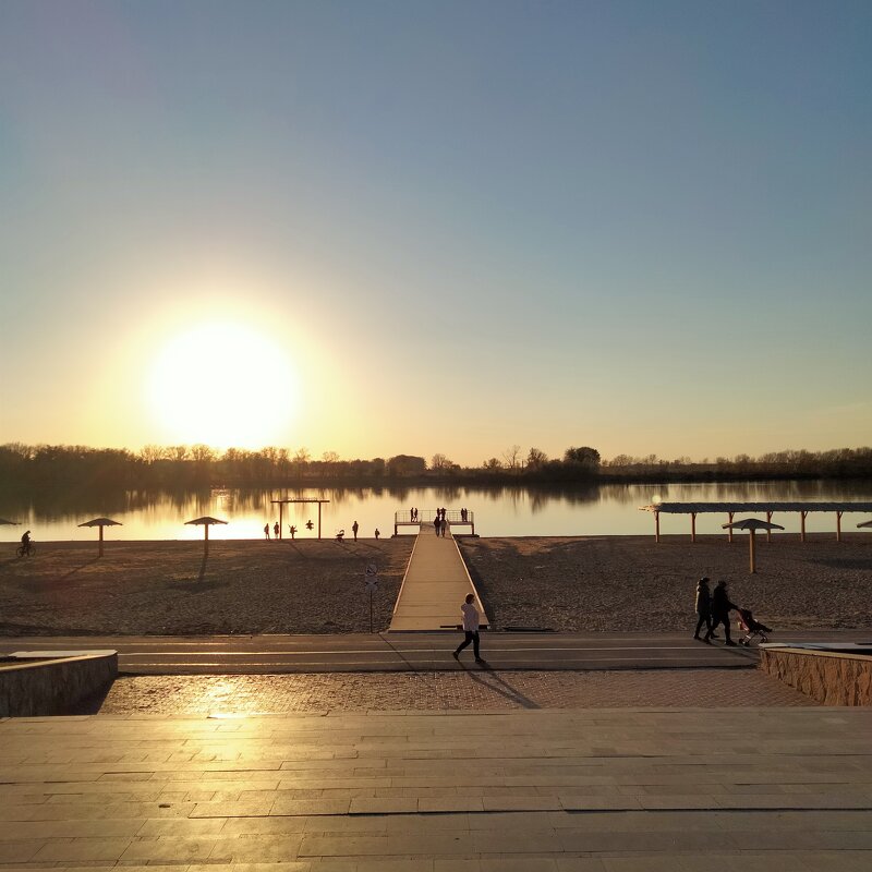 Каждый день всем выпадает шанс начать сначала. Каждый день — наш день рождения. - Динара Каймиденова