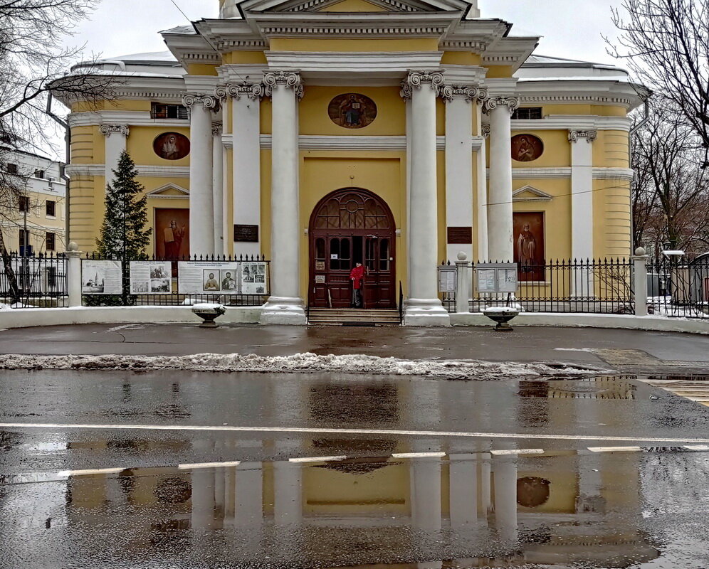 У осеннего храма - Александр Чеботарь