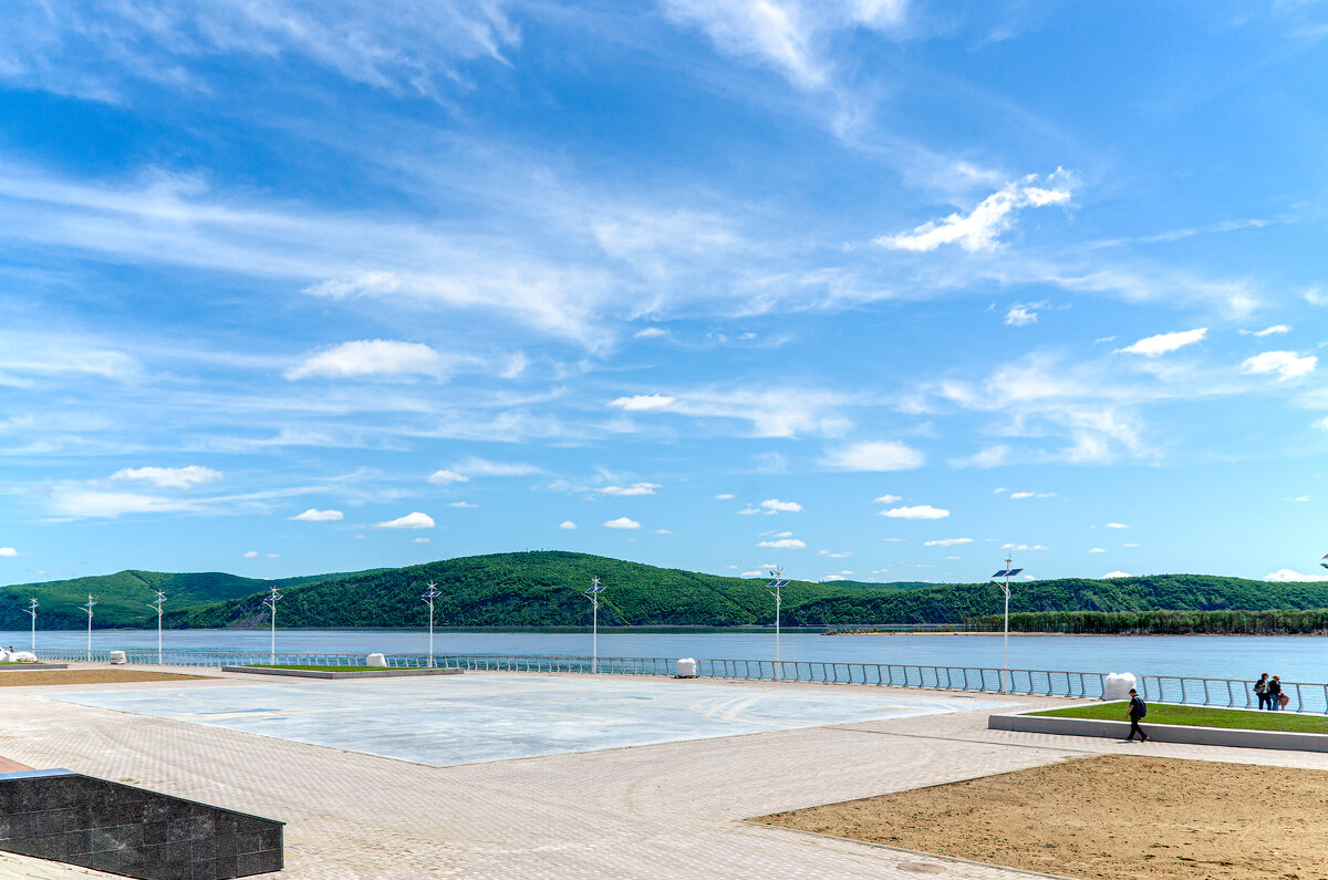 На набережной у Амура. - Виктор Иванович Чернюк