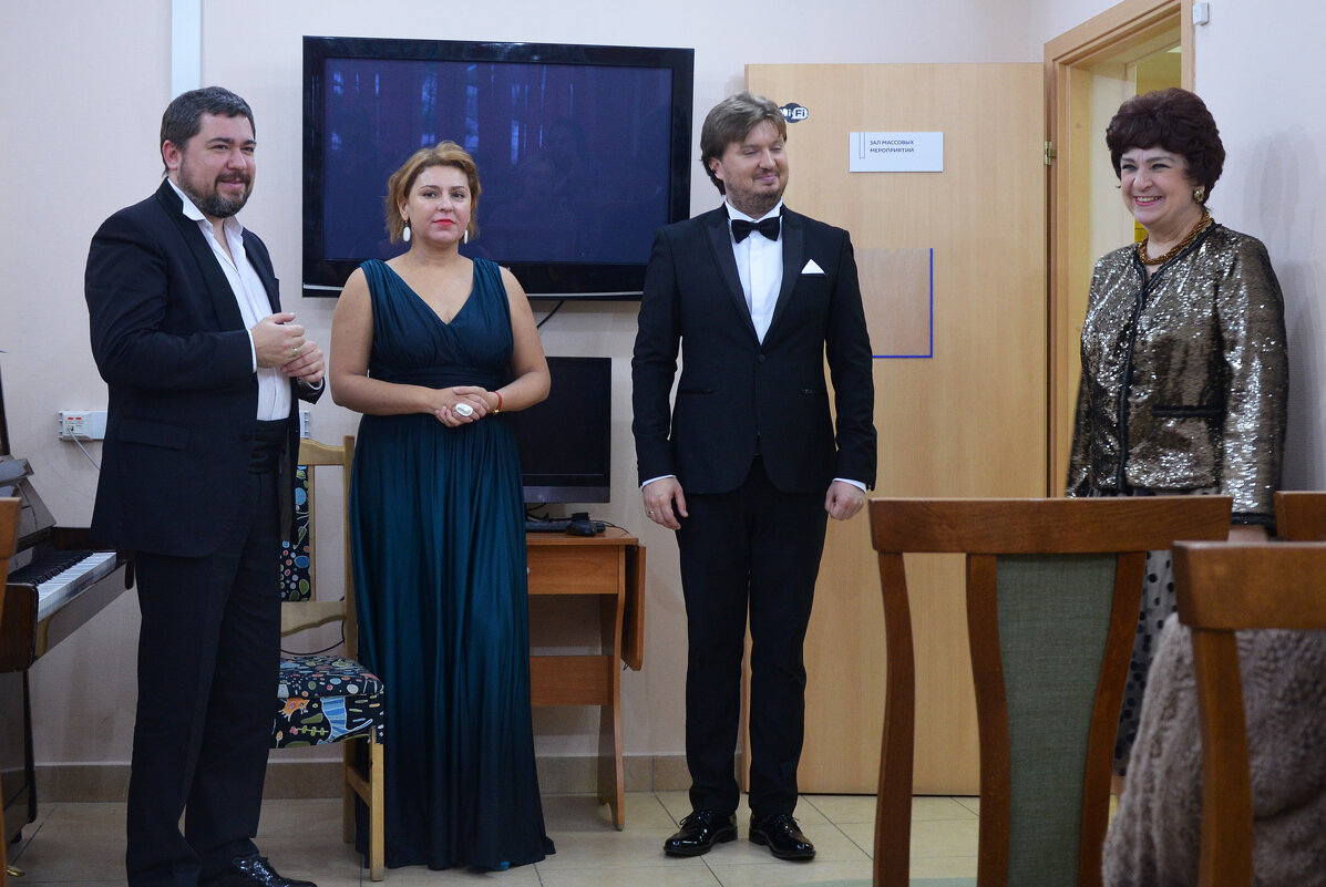 Москва. Праздничный концерт в Библиотеке. - Наташа ***** Москва. Праздничный концерт в Библиотеке. - Наташа *****