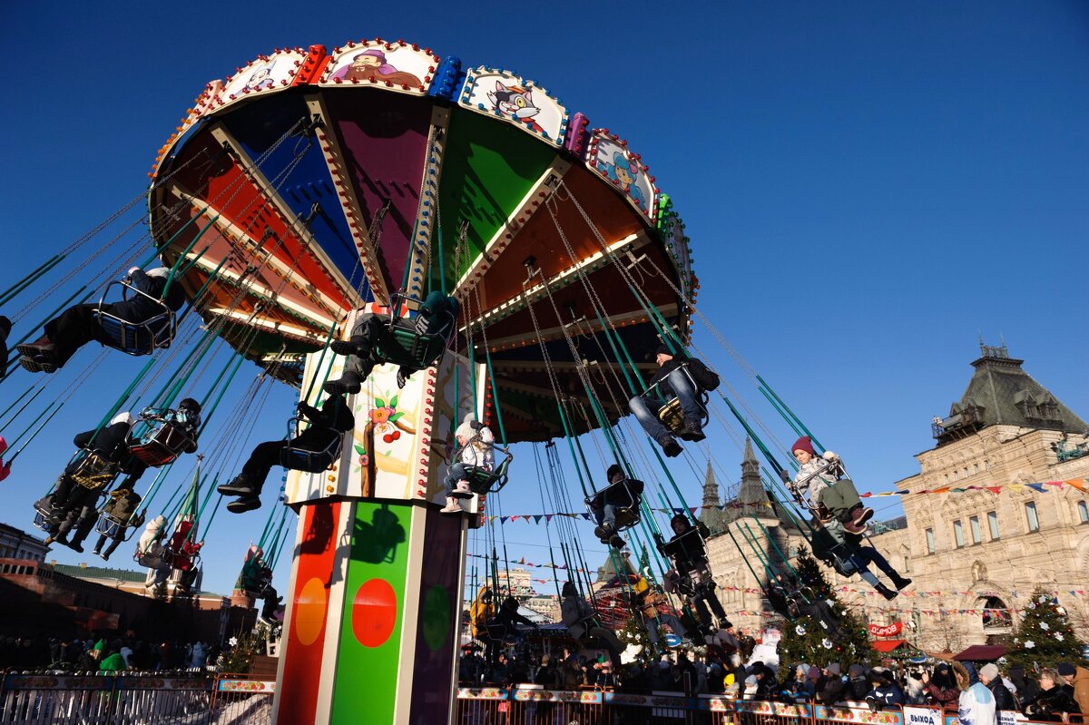 Прогулка по Новогодней ярмарке - Сергей Золотавин