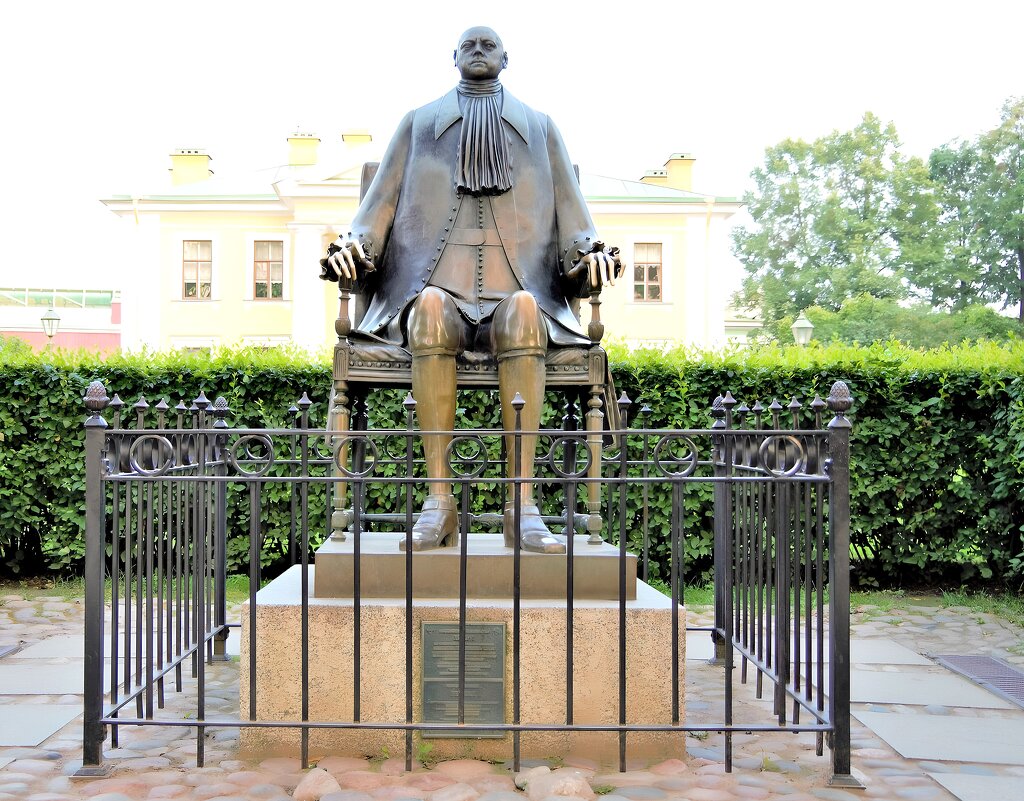 Памятник Петру I  в Петропавловской крепости в Санкт-Петербурге. - Валерий Новиков