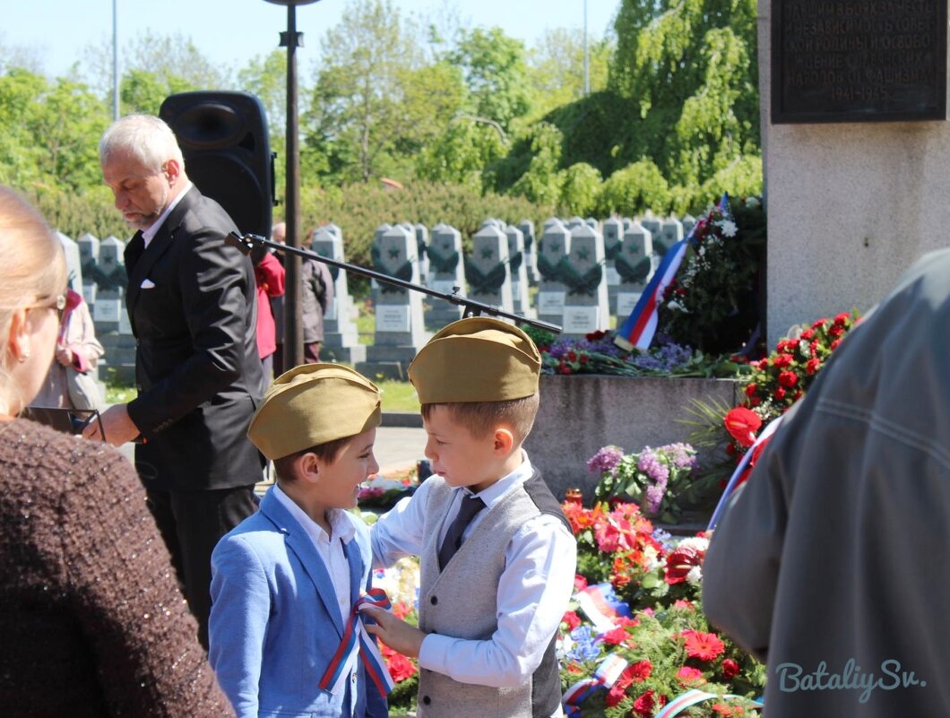 День Победы(Ольшанское военное кладбище Советских Воинов ВОВ) - Светлана Баталий