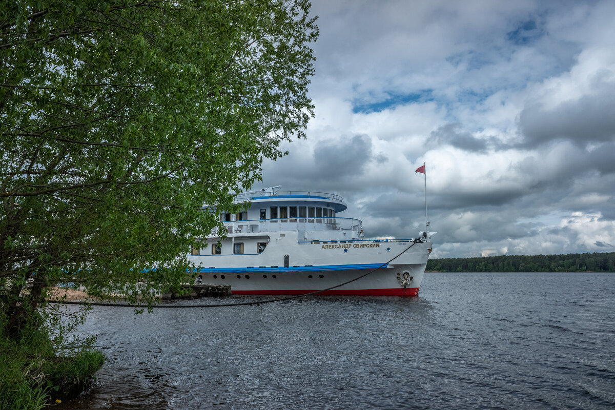 "Стоял он, дум великих полн, и вдаль глядел. Пред ним широко река неслася..." - Михаил "Skipper" "Стоял он, дум великих полн, и вдаль глядел. Пред ним широко река неслася..." - Михаил "Skipper"