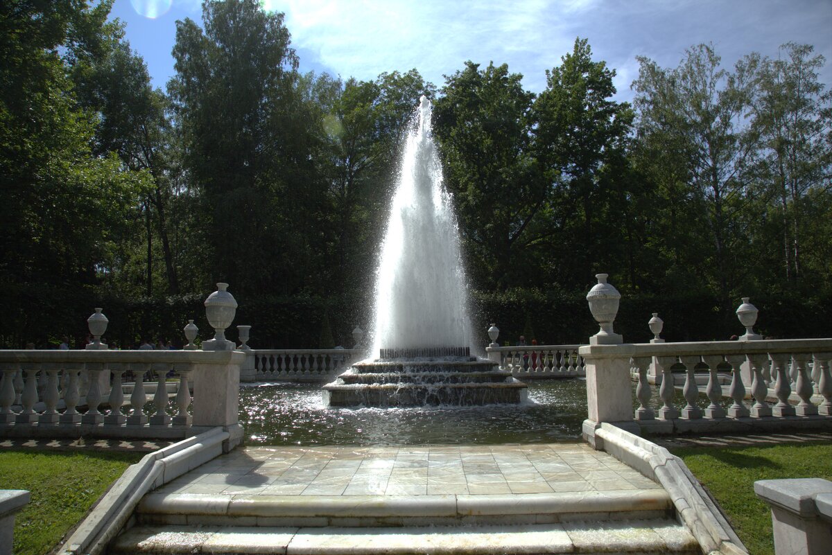 Фонтан Пирамида - самый полноводный водомет Петергофа - Танзиля Завьялова