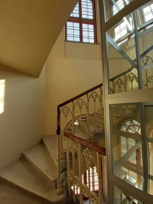 Лестница в павильоне "Арсенал" - Галина Минчук Лестница в павильоне "Арсенал" - Галина Минчук