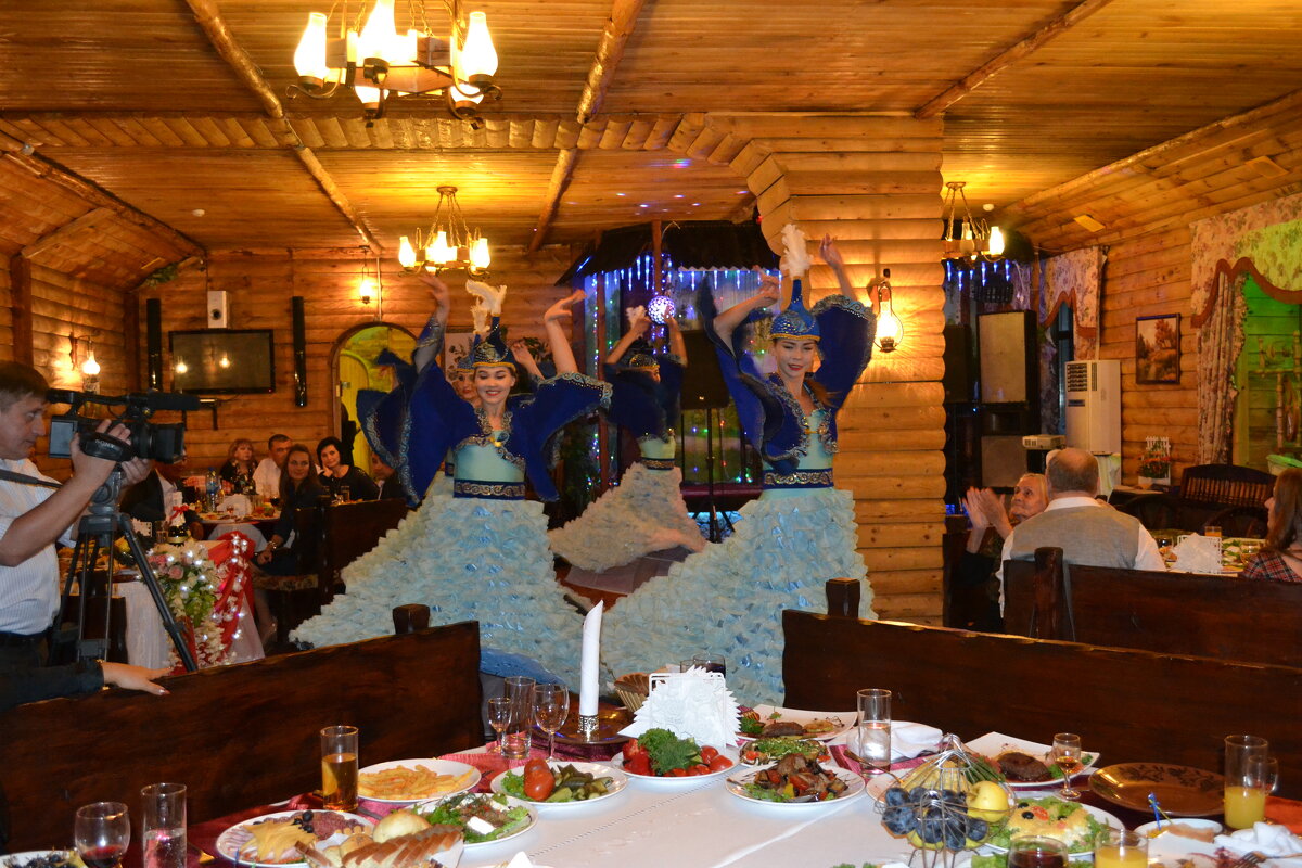 Танцы - Андрей Хлопонин Танцы - Андрей Хлопонин