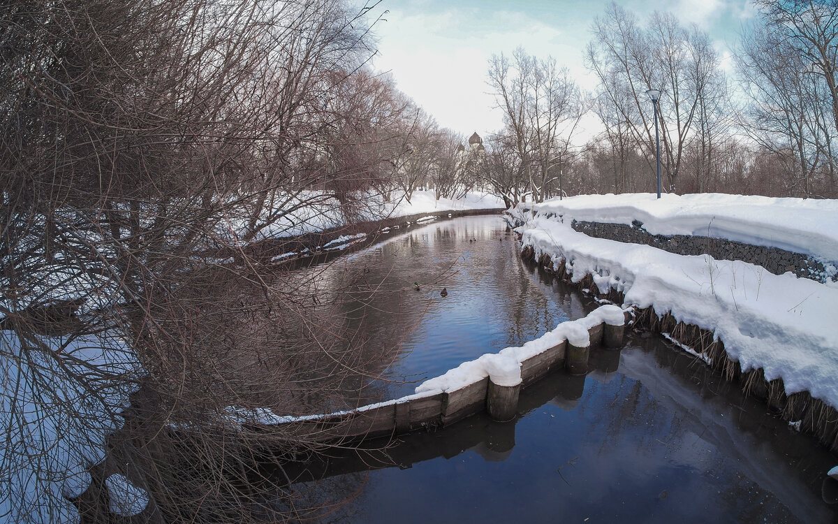 У Тихой Речки - юрий поляков У Тихой Речки - юрий поляков