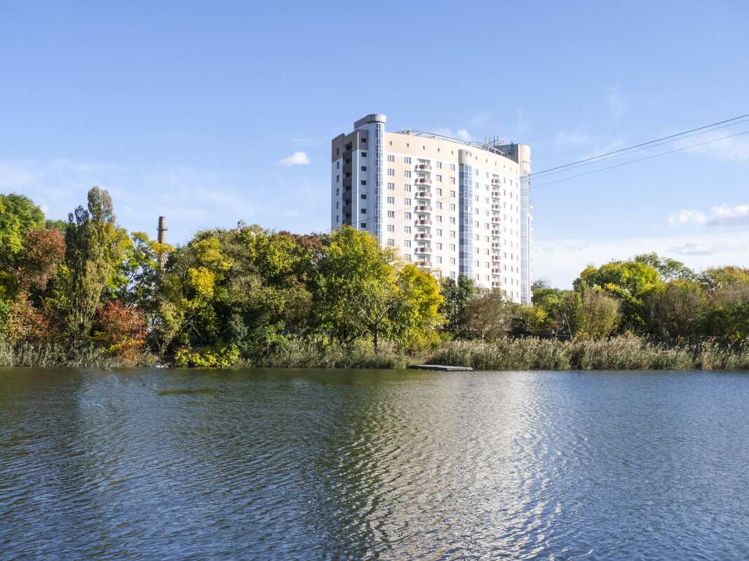 Дом у озера - Валентин Семчишин Дом у озера - Валентин Семчишин