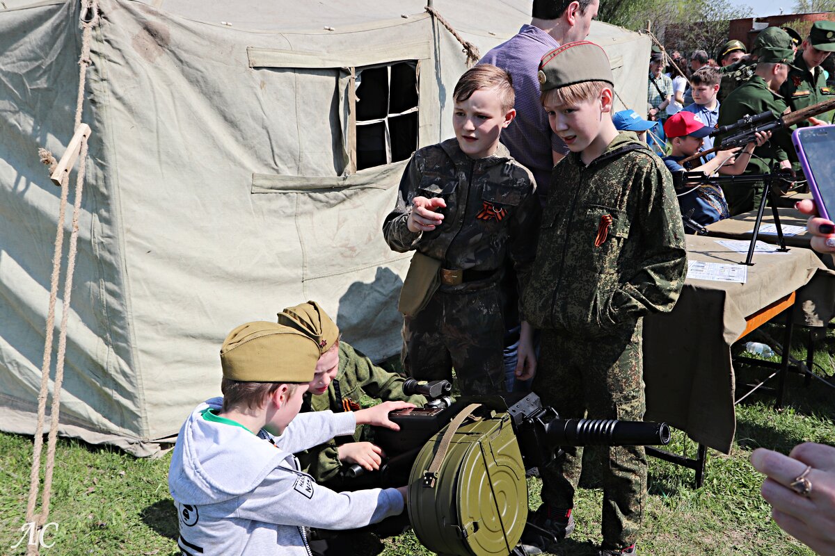 Будущие защитники Родины - Любовь Сахарова