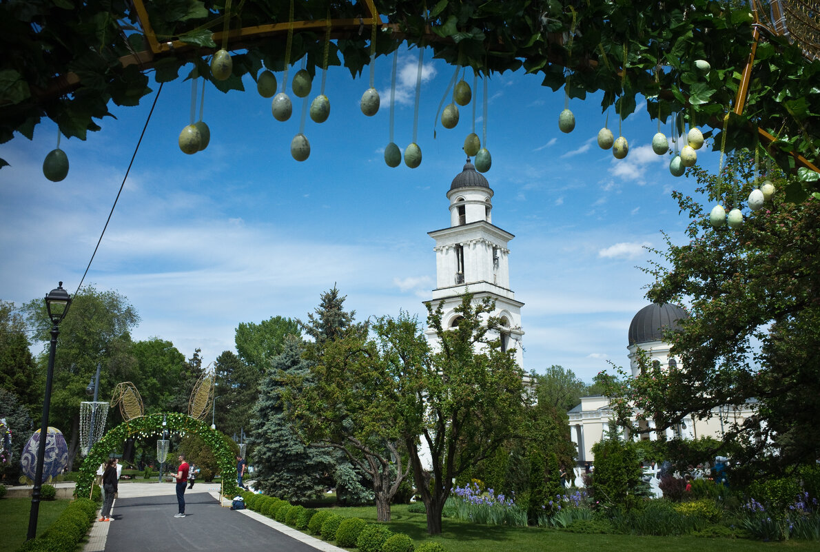 Детали декора в центральном парке у собора - Андрей ТOMА© Детали декора в центральном парке у собора - Андрей ТOMА©