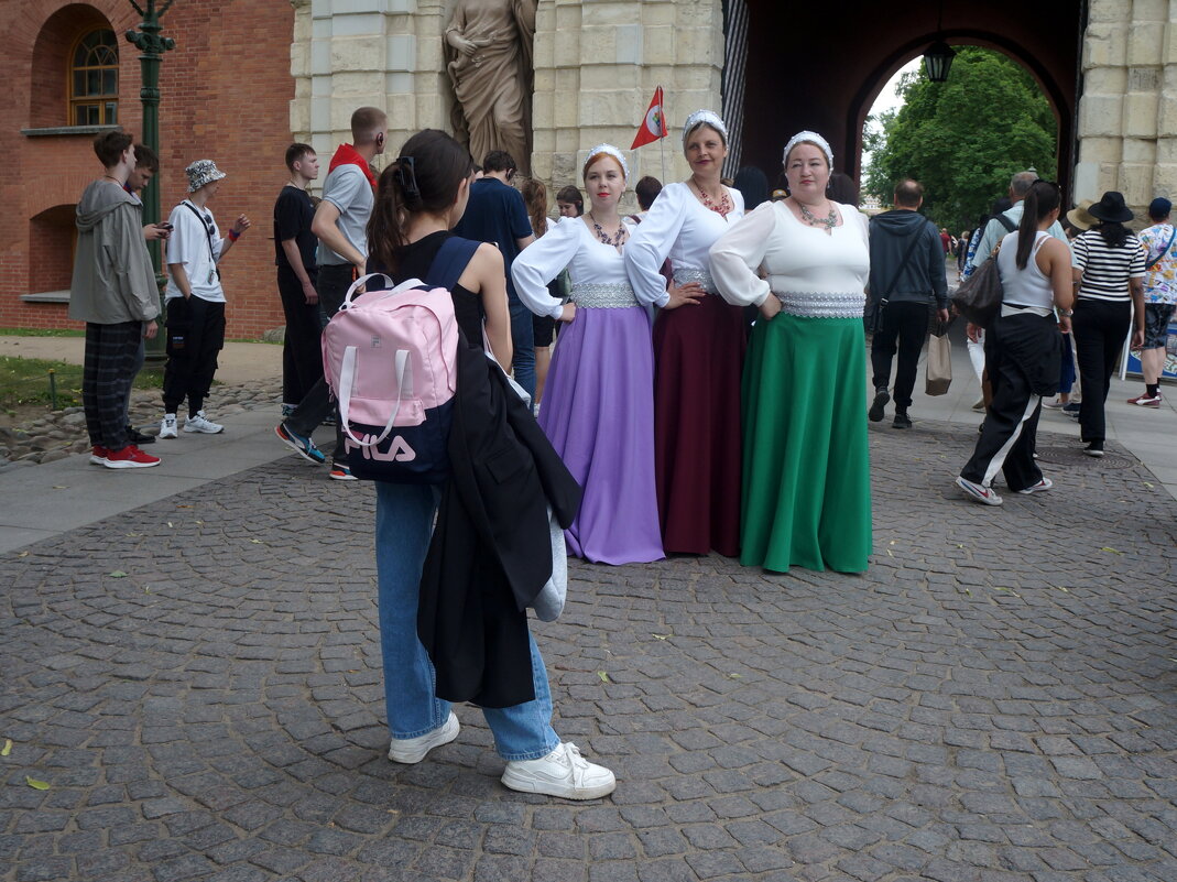 фотосессия перед входом в Петропавловку - zavitok *