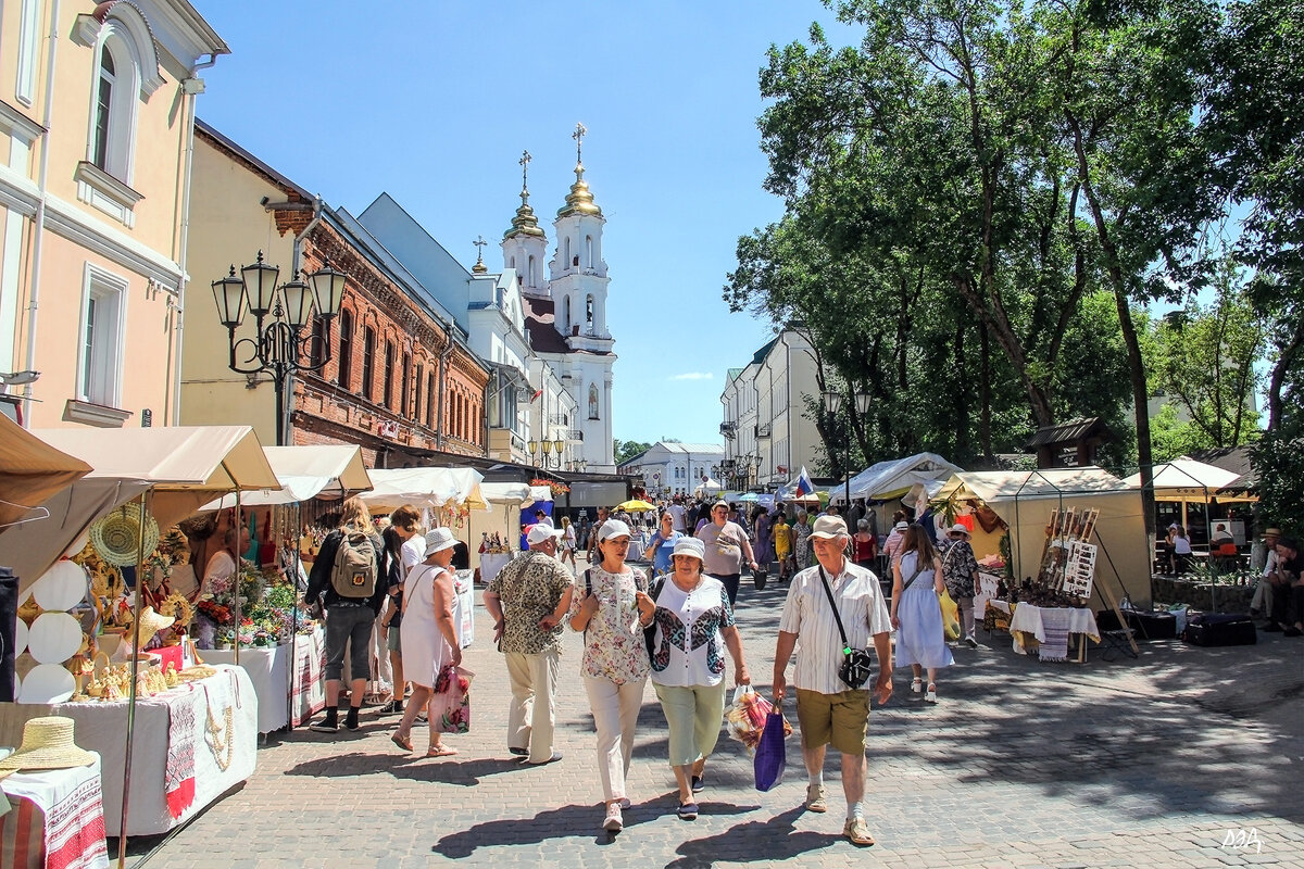 *** - Роланд Дубровский