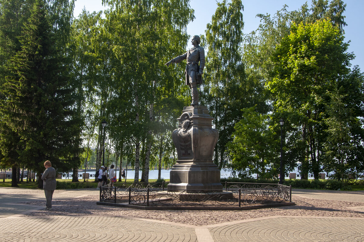 Петрозаводск. Основателю города - императору Петру I - Gen 