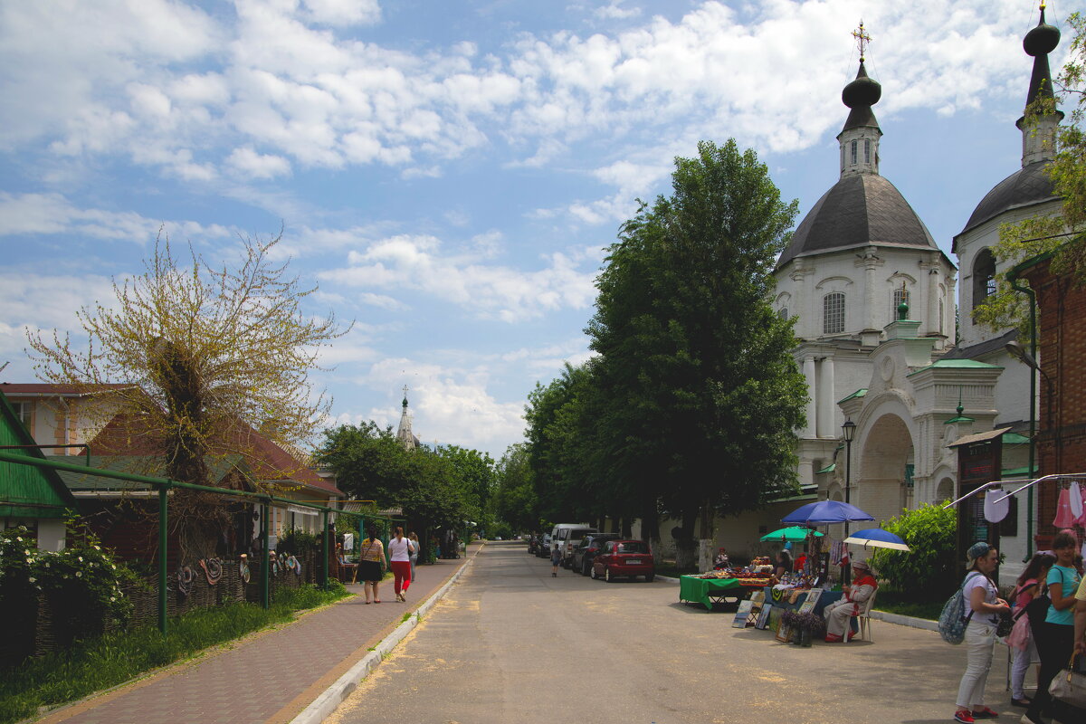 Дорожка вдоль монастыря - Леонид 