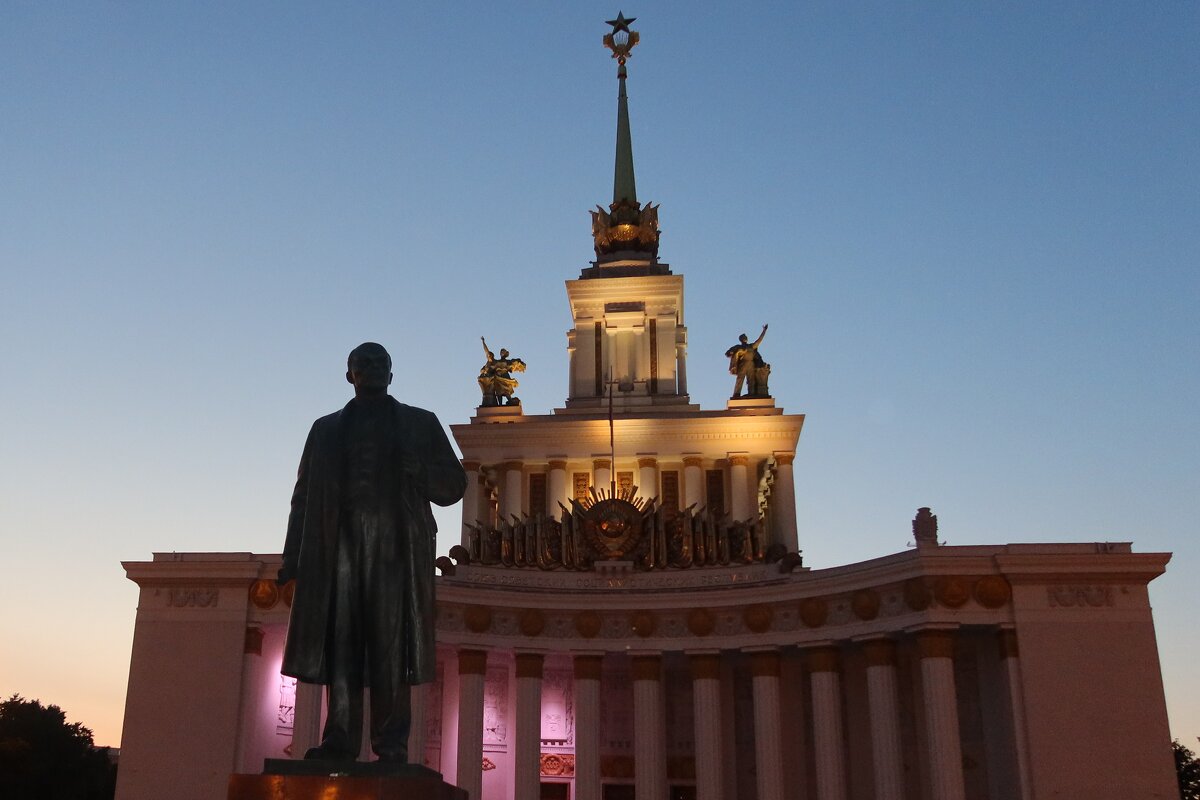 Бывший павильон СССР на ВДНХ в Москве - Дмитрий И_