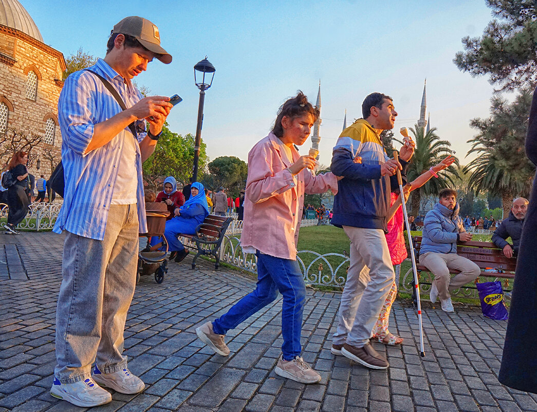 *** - Алексей Карташев