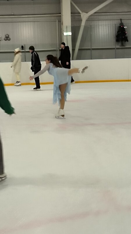 На льду Ледового дворца. - Ольга На льду Ледового дворца. - Ольга