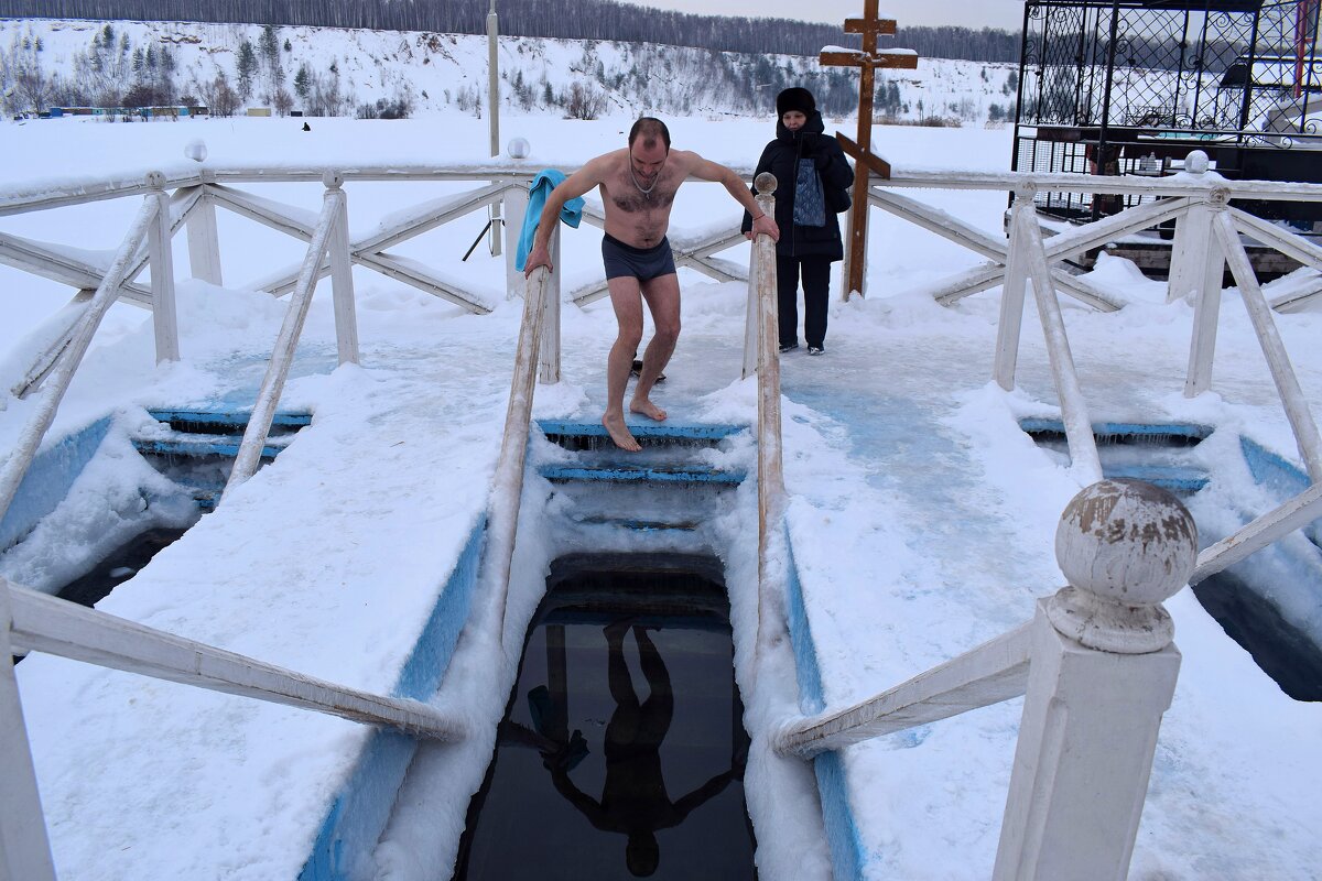 В прорубь ныряет народ средь зимы, - Татьяна Помогалова В прорубь ныряет народ средь зимы, - Татьяна Помогалова