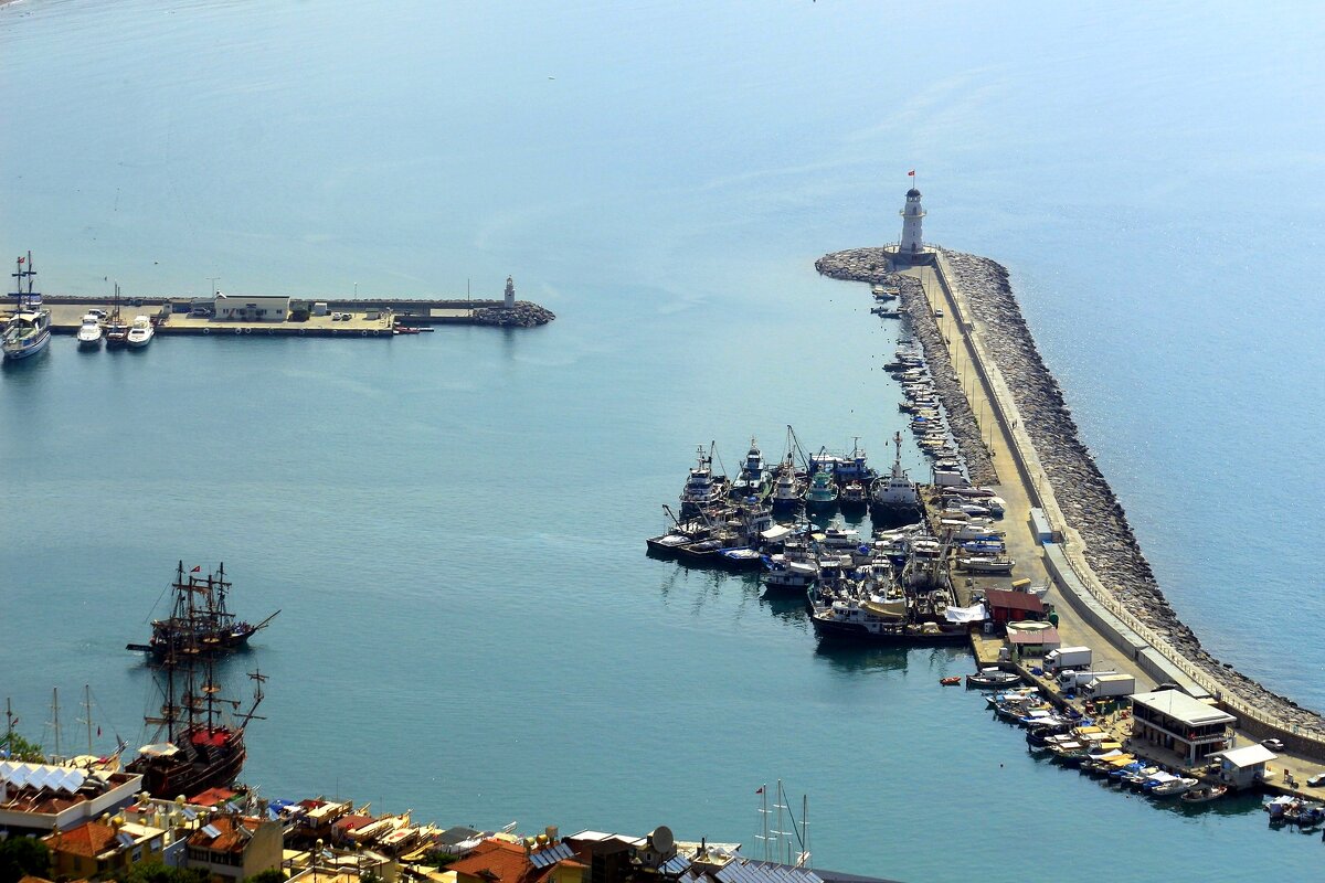 Аланья - туристическая Мекка, на Средиземном море город-порт. - Юрий. Шмаков Аланья - туристическая Мекка, на Средиземном море город-порт. - Юрий. Шмаков