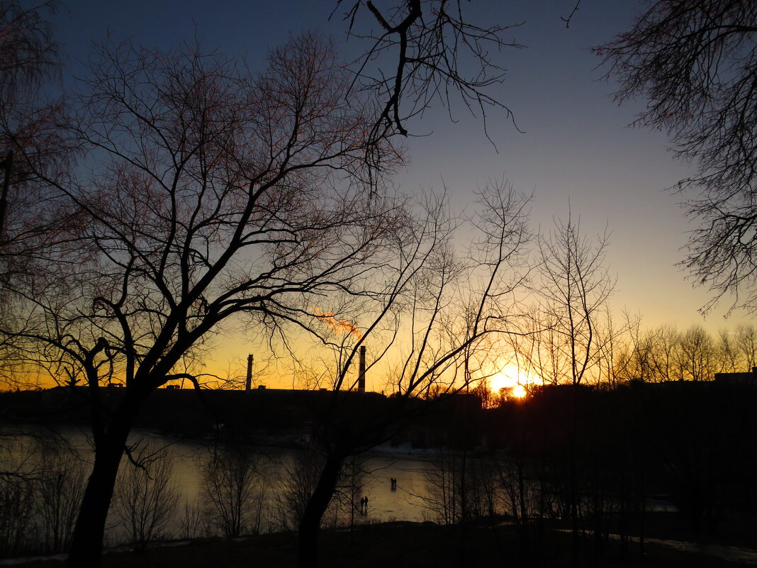 Закат над городским озером - Андрей Снегерёв Закат над городским озером - Андрей Снегерёв
