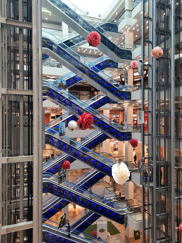 Внутри галереи Чижова - Андрей Л. В. Внутри галереи Чижова - Андрей Л. В.