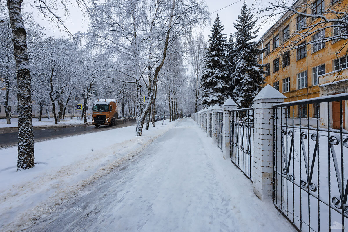 Зимняя городская улица - Александр Синдерёв
