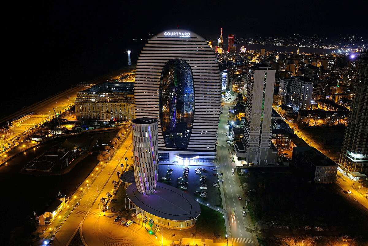 Так видят город птицы, когда летают по ночам.. - Виктор Истомин Так видят город птицы, когда летают по ночам.. - Виктор Истомин