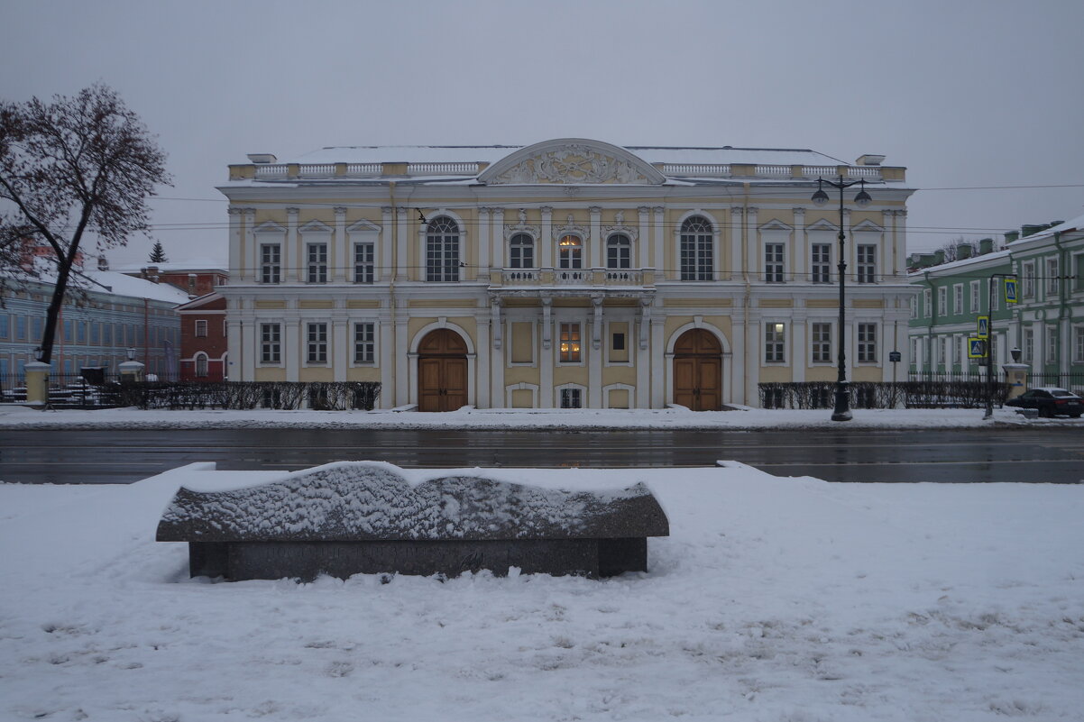 Раскрытая книга / Послание через века / автор проекта Э. Соловьева, арх. О. Романов / 2002 - zavitok *