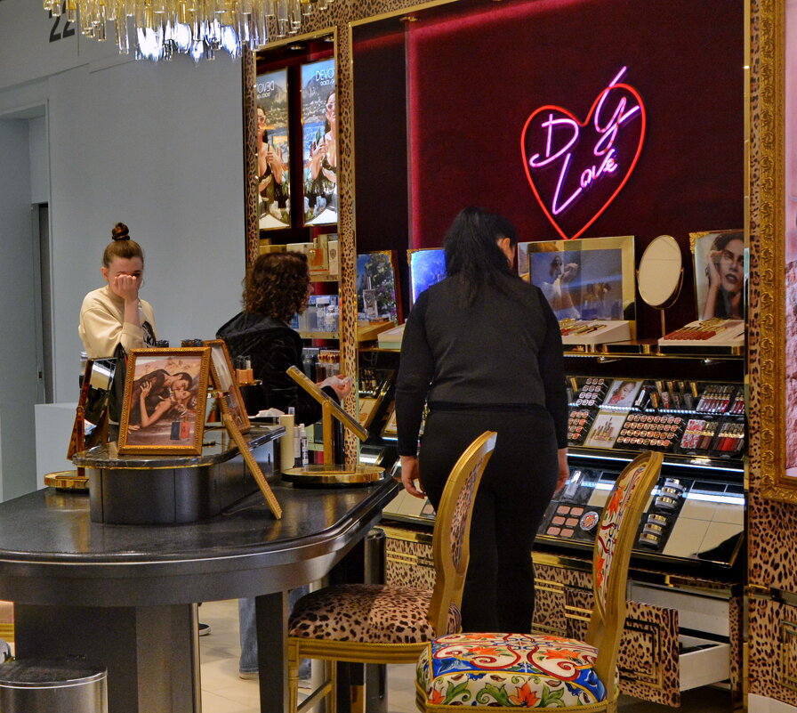 В торговых залах ЦУМа - Анастасия Смирнова В торговых залах ЦУМа - Анастасия Смирнова