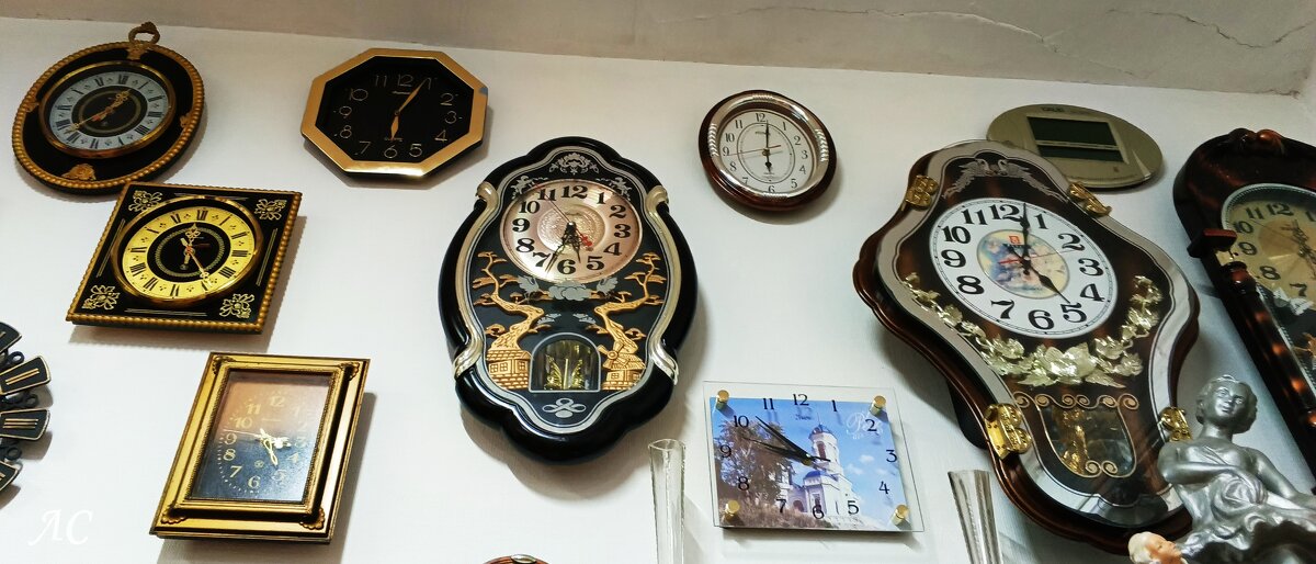 Коллекция часов в сельском музее - Любовь Сахарова