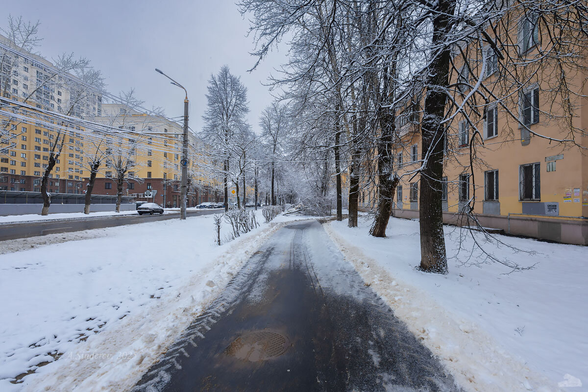 Вдоль старой улицы - Александр Синдерёв