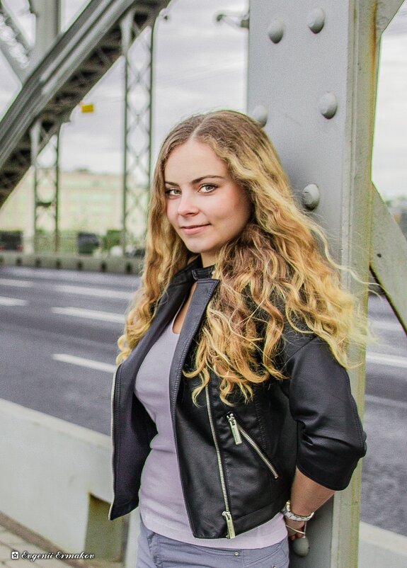 Девушка на мосту - Евгений Ермаков Девушка на мосту - Евгений Ермаков