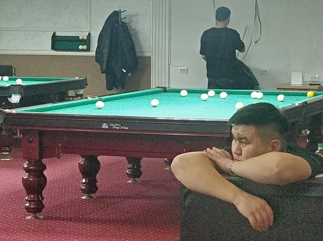 Задумался паренёк... - Андрей Хлопонин