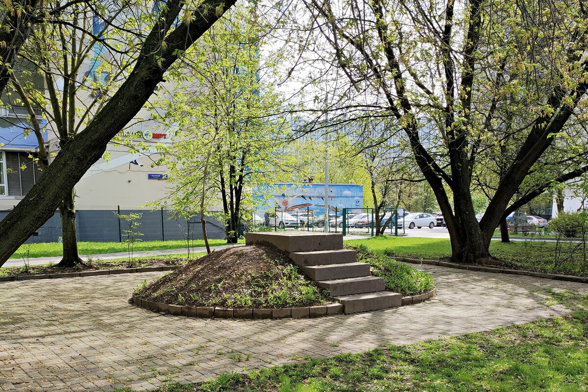 Здесь был памятник Д.Ф.Устинову - Валерий Судачок