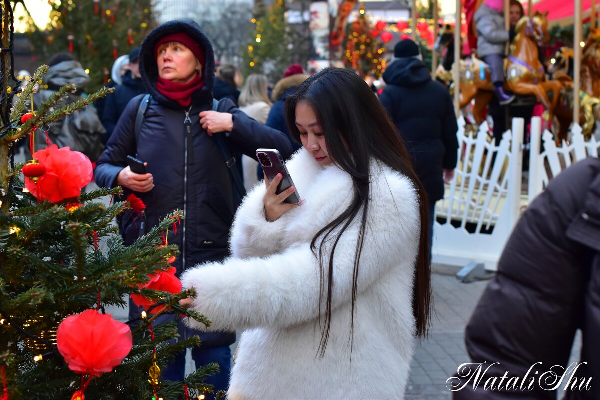 Девушка в шубе. - Наталья Вязигина
