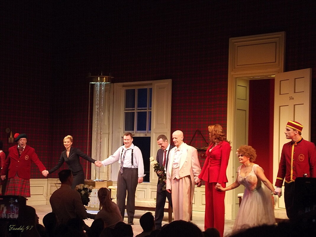 На поклонах в МХТ им.Чехова (Москва) - Freddy 97 На поклонах в МХТ им.Чехова (Москва) - Freddy 97