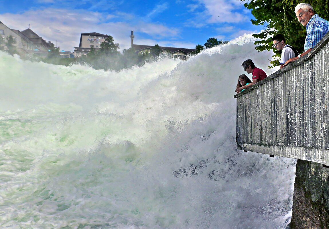 Рейнский водопад в тихом состоянии летом - Sergey Grim Рейнский водопад в тихом состоянии летом - Sergey Grim