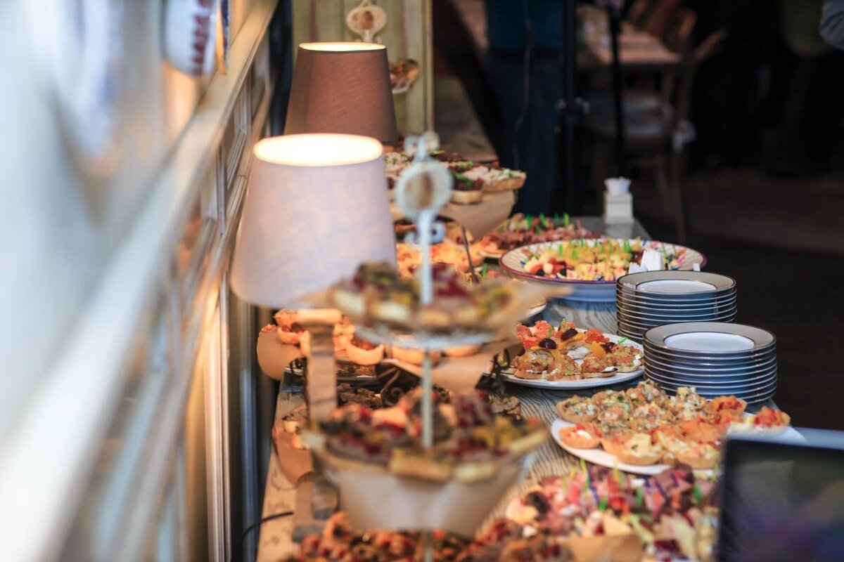 На фуршете - Alexandra Sakharova