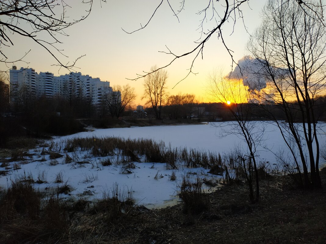 Солнце садилось - Андрей Лукьянов Солнце садилось - Андрей Лукьянов