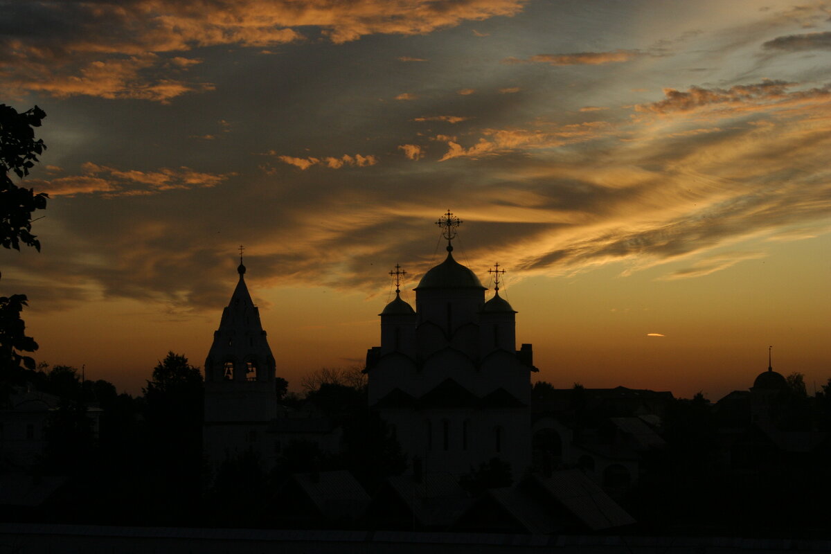 Заат над Покровским женским монастырём. Из серии "Суздаль-вечный город" - Вячеслав Владимирович Заат над Покровским женским монастырём. Из серии "Суздаль-вечный город" - Вячеслав Владимирович