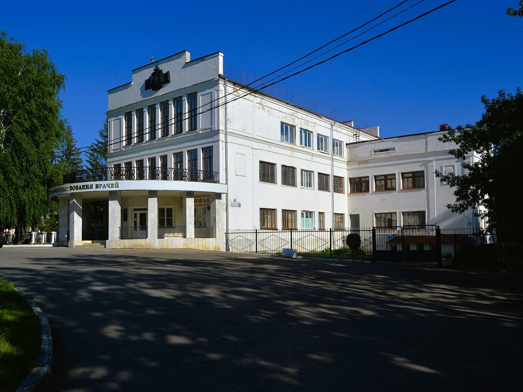 Чебоксары. Здание Республиканского трахоматозного диспансера. - Пётр Чернега Чебоксары. Здание Республиканского трахоматозного диспансера. - Пётр Чернега