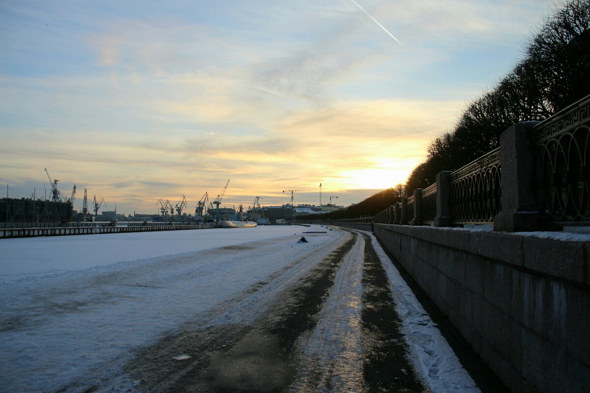 Набережная Лейтенанта Шмидта на закате - Наталья Герасимова